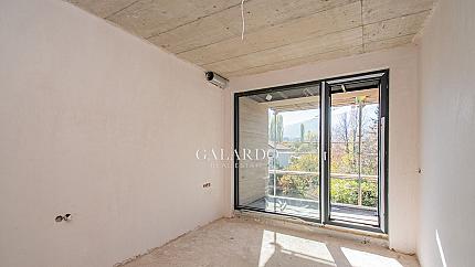 Прекрасен тристаен апартамент с две спални в Кръстова вада