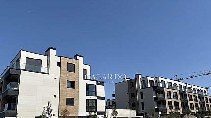 Прекрасен тристаен апартамент с две спални в Кръстова вада