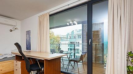 Тристаен елегантен апартамент в центъра с подземно паркомясто