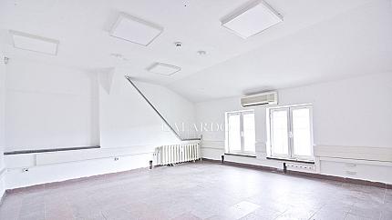 Уникална самостоятелна офис сграда в административния център на София