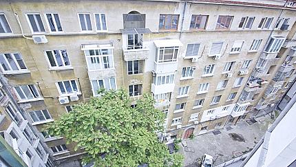 Уникална самостоятелна офис сграда в административния център на София