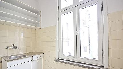 Уникална самостоятелна офис сграда в административния център на София