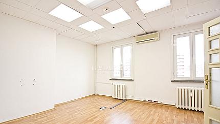 Уникална самостоятелна офис сграда в административния център на София