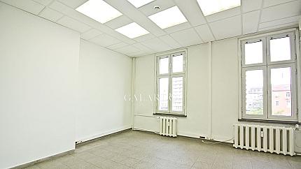 Уникална самостоятелна офис сграда в административния център на София