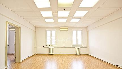 Уникална самостоятелна офис сграда в административния център на София