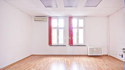 Уникална самостоятелна офис сграда в административния център на София