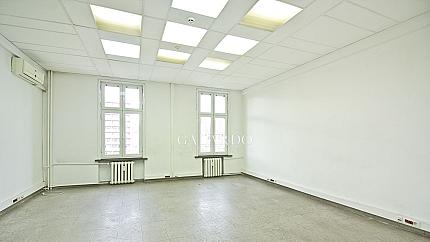 Уникална самостоятелна офис сграда в административния център на София