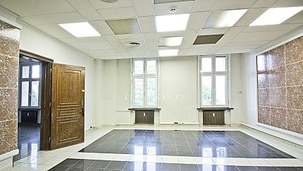 Уникална самостоятелна офис сграда в административния център на София