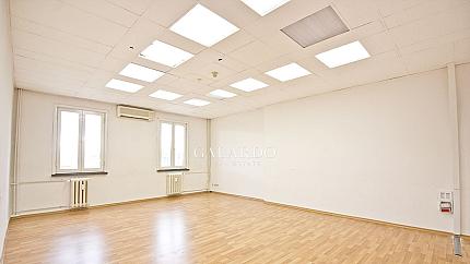 Уникална самостоятелна офис сграда в административния център на София