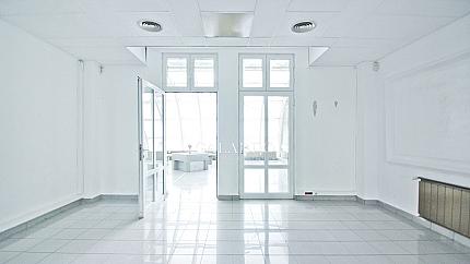 Уникална самостоятелна офис сграда в административния център на София