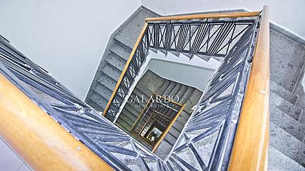 Уникална самостоятелна офис сграда в административния център на София