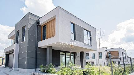 Луксозна еднофамилна къща със собствен двор