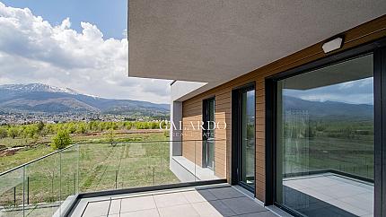 Луксозна еднофамилна къща със собствен двор