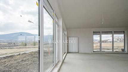 Луксозна еднофамилна къща със собствен двор