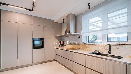 Модерна луксозна къща в затворен комплекс в полите на планина Лозен