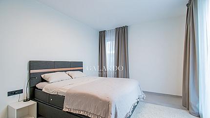 Модерна луксозна къща в затворен комплекс в полите на планина Лозен