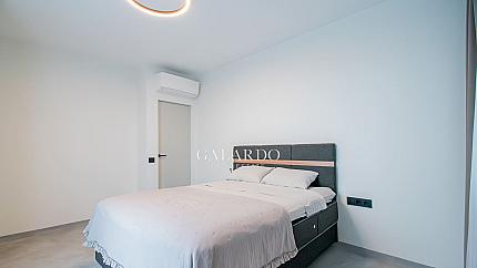 Модерна луксозна къща в затворен комплекс в полите на планина Лозен