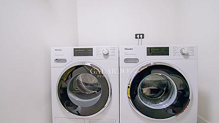 Модерна луксозна къща в затворен комплекс в полите на планина Лозен