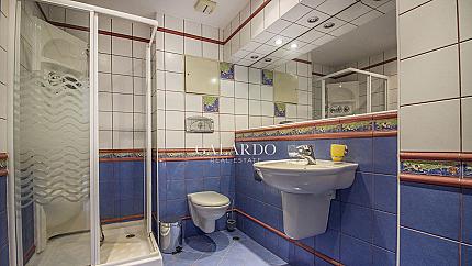 Просторен обзаведен апартамент до метростанция Джеймс Баучер