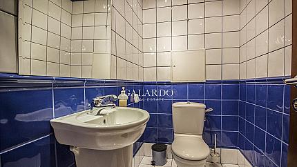 Просторен обзаведен апартамент до метростанция Джеймс Баучер