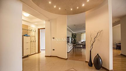 Просторен обзаведен апартамент до метростанция Джеймс Баучер