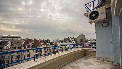 Просторен обзаведен апартамент до метростанция Джеймс Баучер