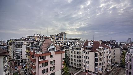 Просторен обзаведен апартамент до метростанция Джеймс Баучер