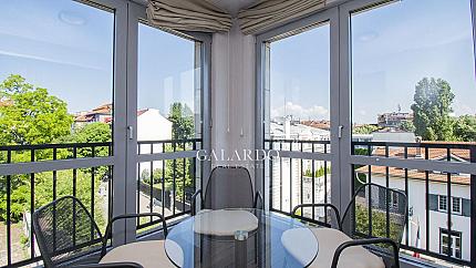 Тристаен апартамент с прекрасни гледки до Докторска градина