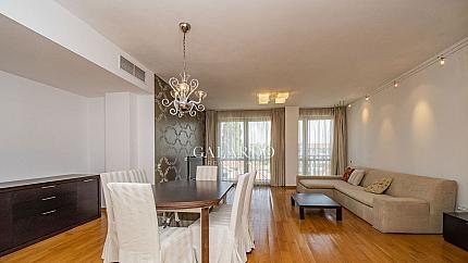 Тристаен апартамент с прекрасни гледки до Докторска градина