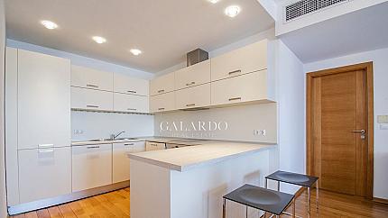 Тристаен апартамент с прекрасни гледки до Докторска градина