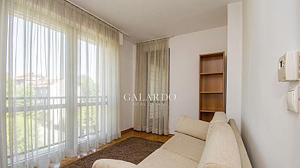 Тристаен апартамент с прекрасни гледки до Докторска градина