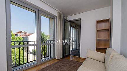 Тристаен апартамент с прекрасни гледки до Докторска градина