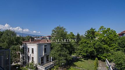 Тристаен апартамент с прекрасни гледки до Докторска градина