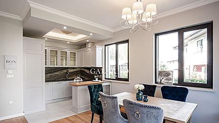 Елегантна и уютна къща в затворен комплекс до Англо-Американското училище