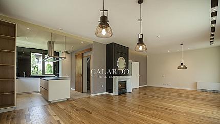 Луксозна къща под наем в затворен комплекс