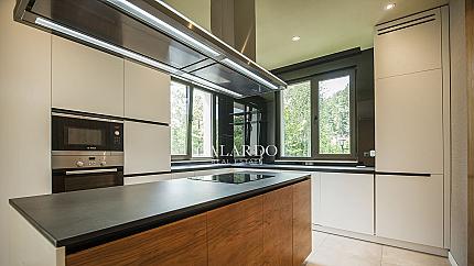 Луксозна къща под наем в затворен комплекс