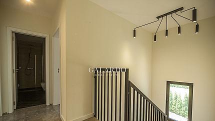 Луксозна къща под наем в затворен комплекс