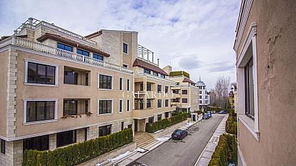 Просторен и стилен апартамент в комплекс "Belle Rose -2"