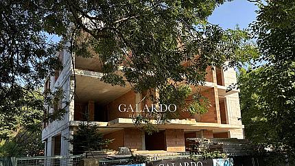 Elegant two-bedroom apartment with panoramic views in a boutique building in Ovcha Kupel