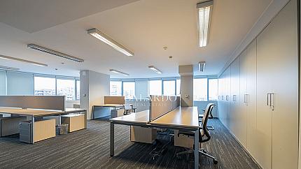 Просторен и панорамен офис на бул. "България"