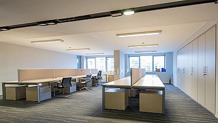 Просторен и панорамен офис на бул. "България"