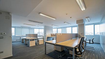 Просторен и панорамен офис на бул. "България"