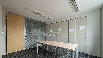 Просторен и панорамен офис на бул. "България"