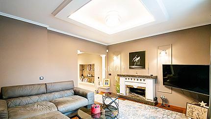 Уютен апартамент с двор в центъра на София