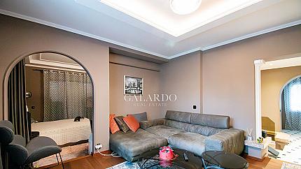 Уютен апартамент с двор в центъра на София