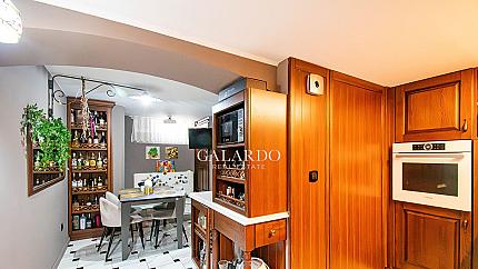 Уютен апартамент с двор в центъра на София