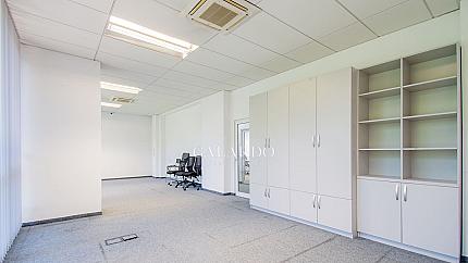 Просторен офис в представителна сграда в кв. Овча Купел