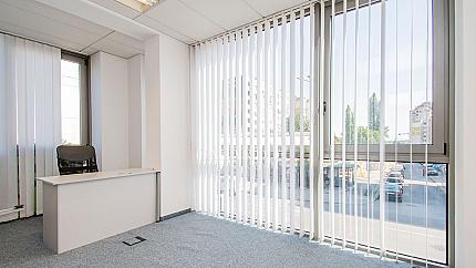 Просторен офис в представителна сграда в кв. Овча Купел