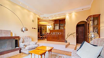 Тристаен апартамент в идеален център