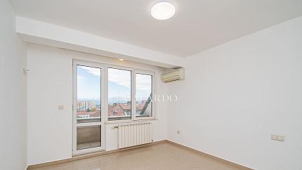 One-Bedroom Apartment near Zaimov Park
